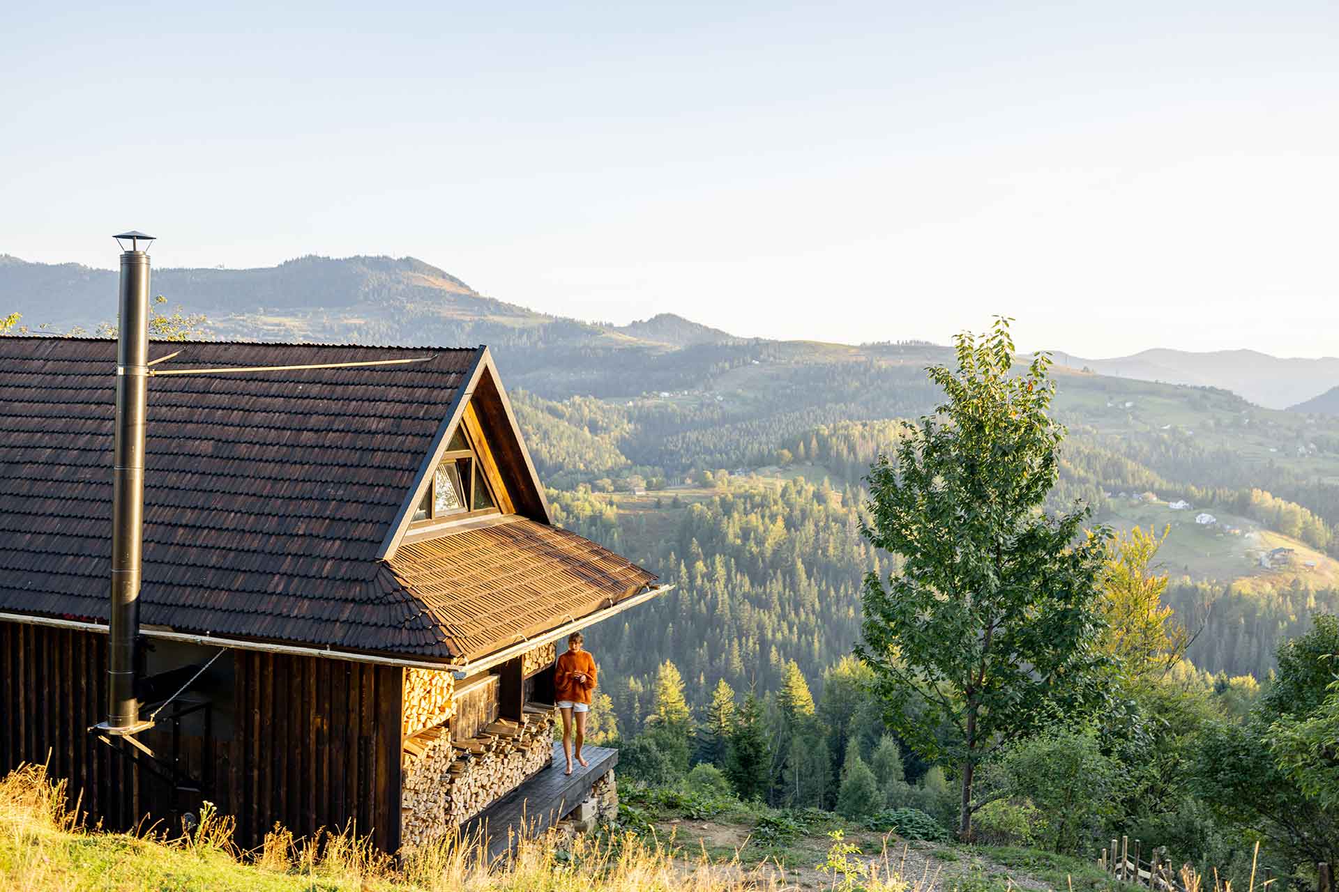 mountain-cabin-view-7NEGACX.jpg